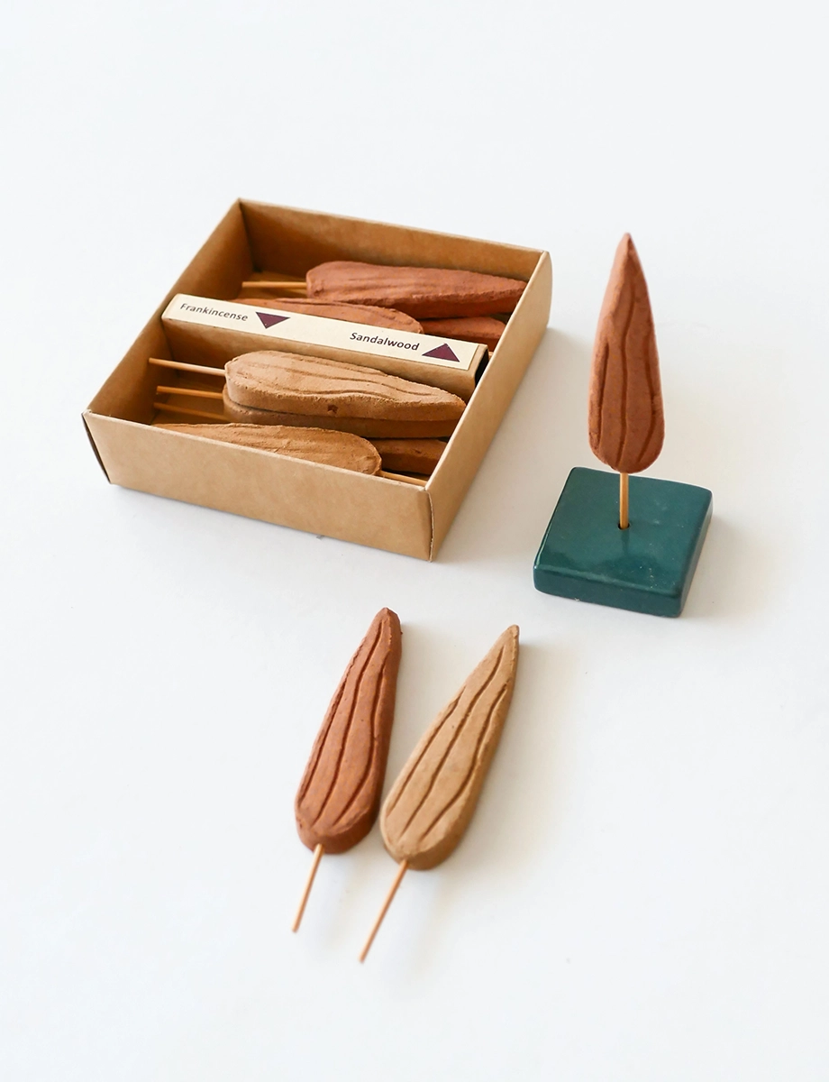 Frankincense & Sandalwood Incense Leaves view 3