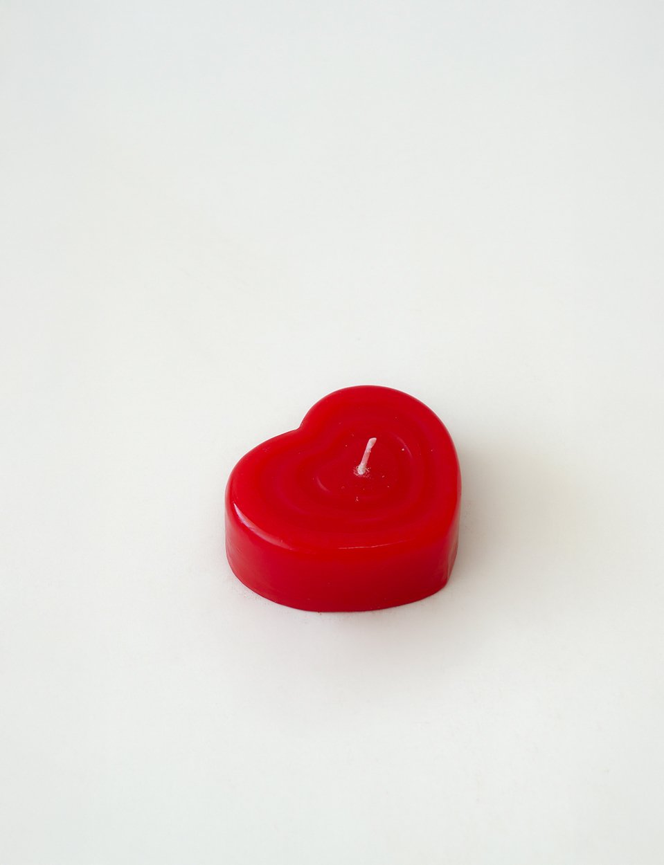 Crimson Ripple Heart Rose Scented Candle view 2