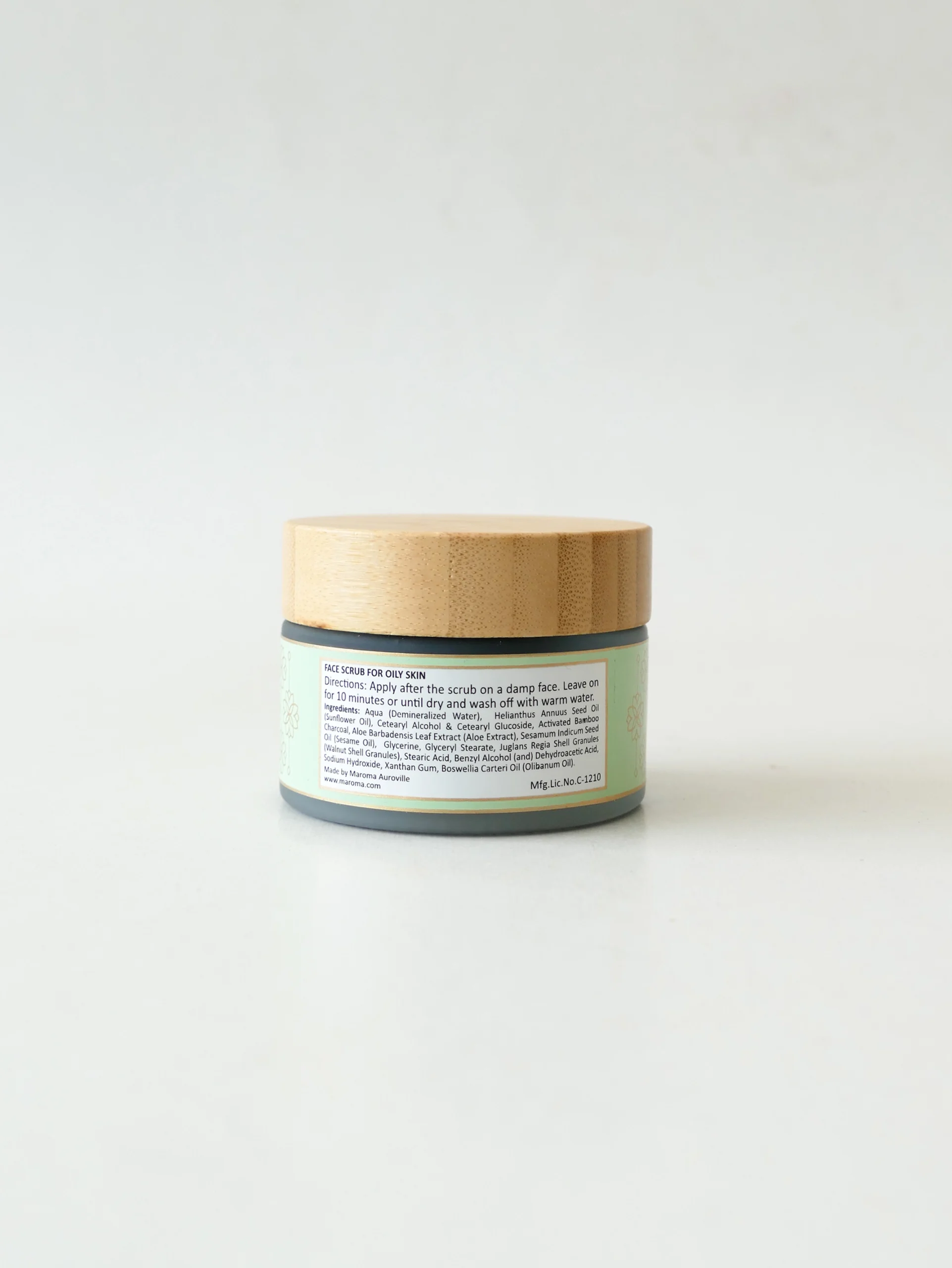 Face Scrub with Bamboo Charcoal and Walnut Shell view 3